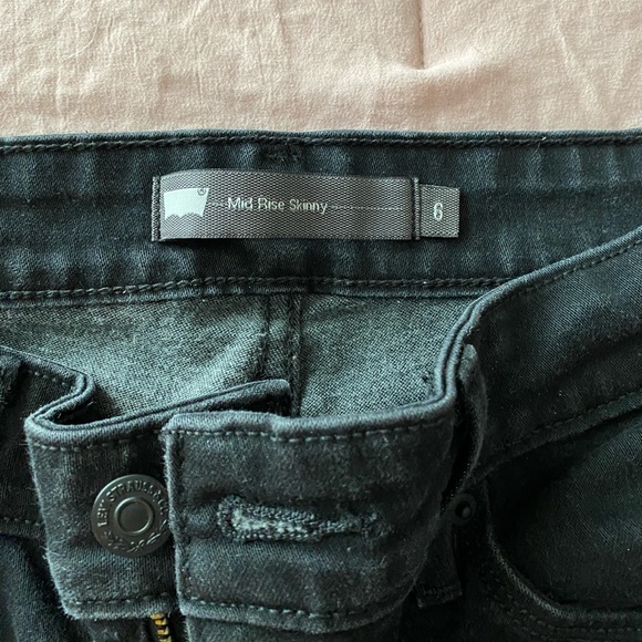 Levi’s - Picture 2 of 3